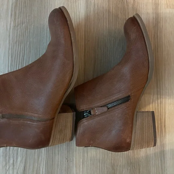 Clarks Brown Ankle Boots - Picture 4 of 5